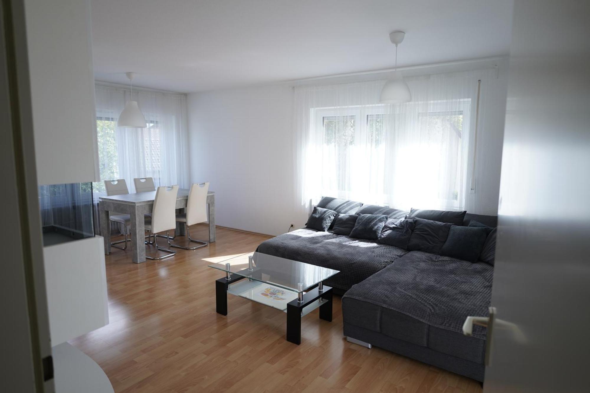 Helle 2 Zimmer Ferienwohnung Mit 63Qm In トロッシンゲン エクステリア 写真